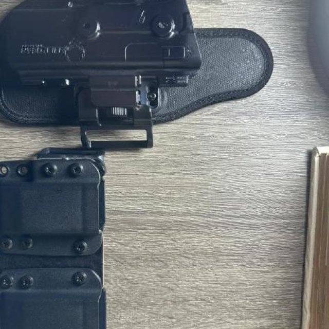 Alien Gear ShapeShift OWB + Double Mag Carrier (Glock 17 / RH) - $50