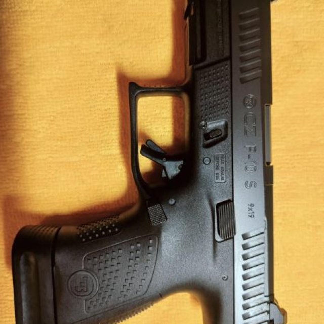 CZ P-10S Optic Ready - like new