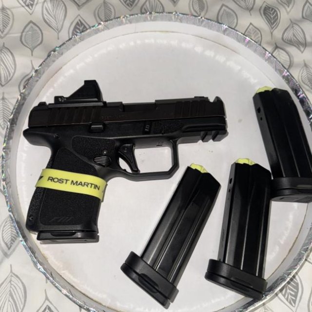 Rost martin 9mm solo se uso 3 veces con sus 4 cargadores