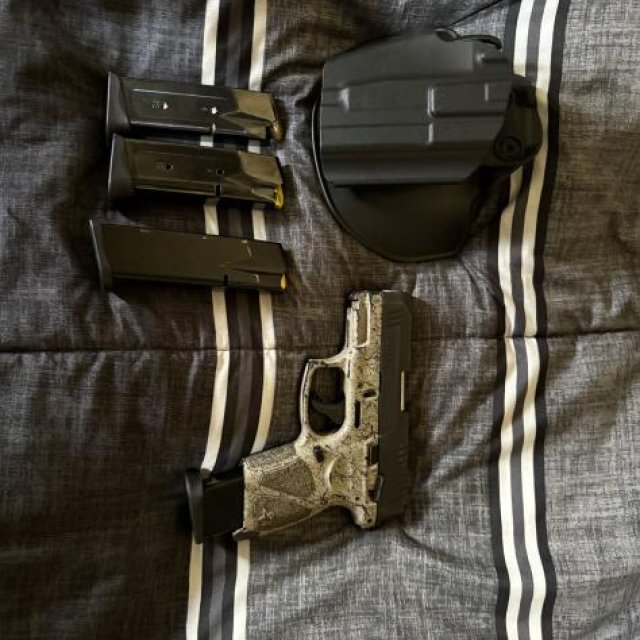 Taurus G3C Splatter gray 9mm.   Dos cargadores de 12, 1 cargador de 15 y 1 de 17