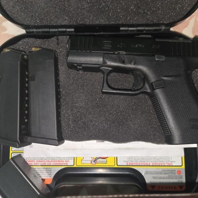 Glock 43x 9x19 es una 9mm incluye las municiones esta como nuevo  y viene con 2 magasin. $PRECIO NEGOCIABLE.