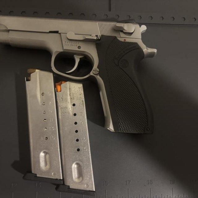 Smith & Wesson 5906