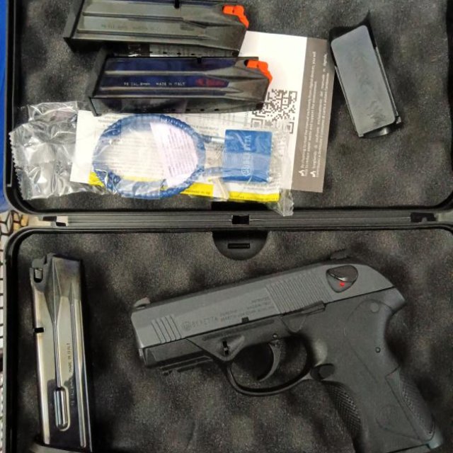 SE vende Beretta Px4 Compact Carry 2