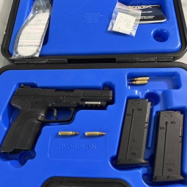 Pistola FN 5.7