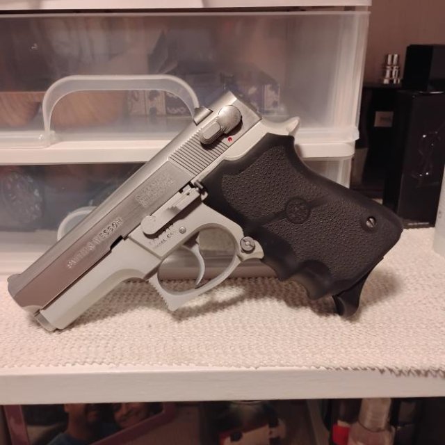 Pistola
