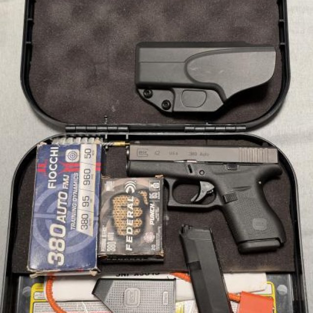 Glock 42 excelentes condiciones acepto cambio solo glock puedo dar dinero de vuelta de ser necessario