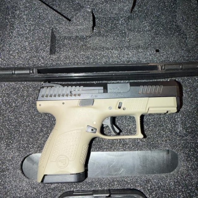 SE VENDE PISTOLA CZP10S