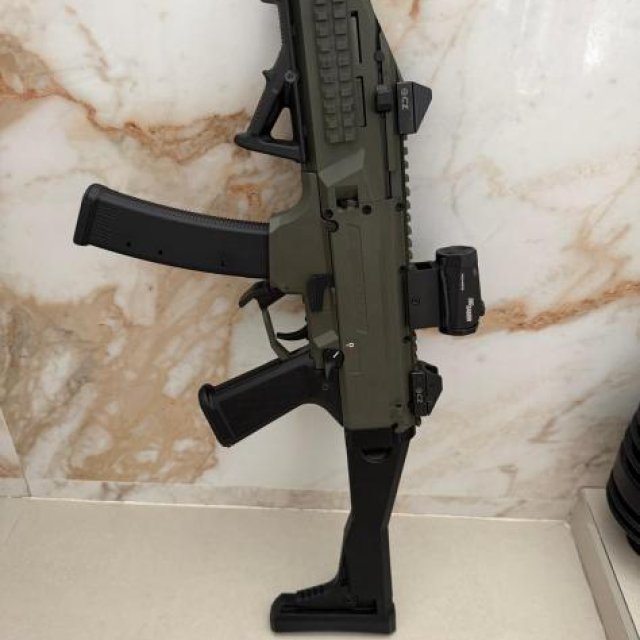 CZ Scorpion con extras