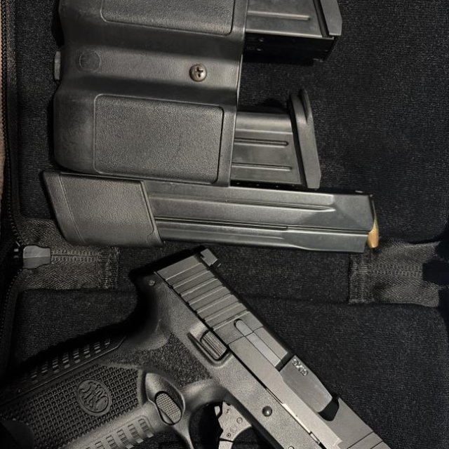 Se vende FN 509 con 3 cargadores y uno de ellos largo