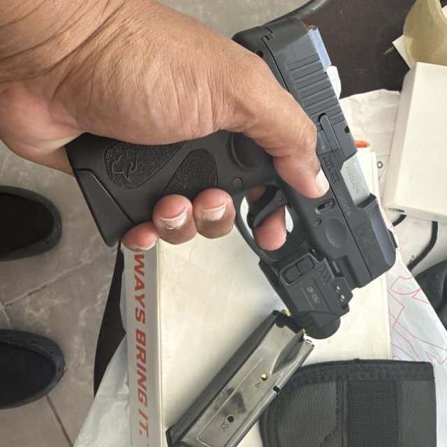 Taurus G2C, con linterna…