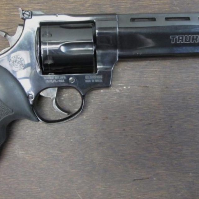 Taurus Raging Bull en calibre .45
