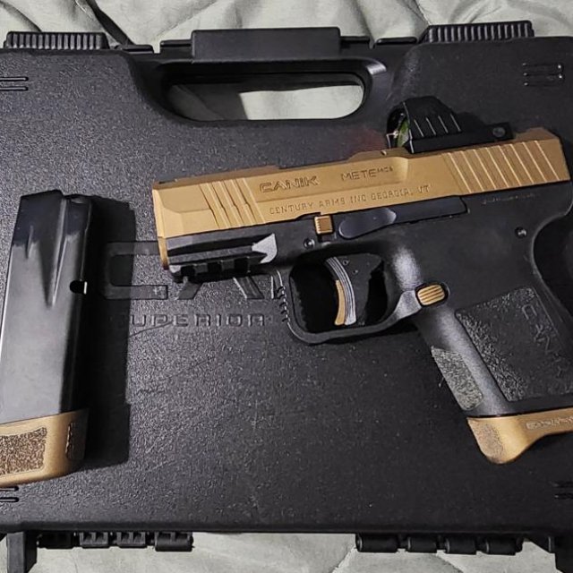 Canik  Mc9 con MeCANiK MO1 red dot