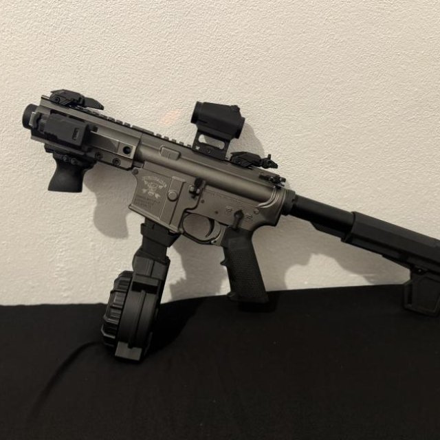 Ar-15pistol 9mm, No tengo tiempo para usarlo, tiene todo sus cantos no creo que consigas uno igual y tampoco el precio.