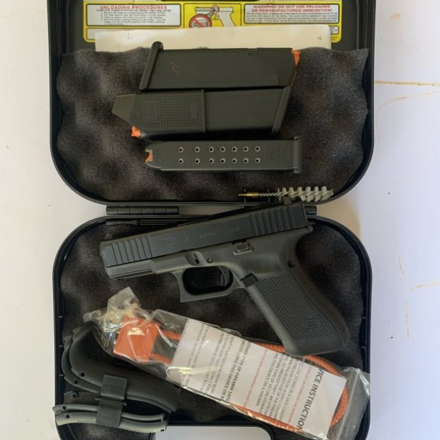 Glock 45(9mm), Beretta Mini Cougar 8040