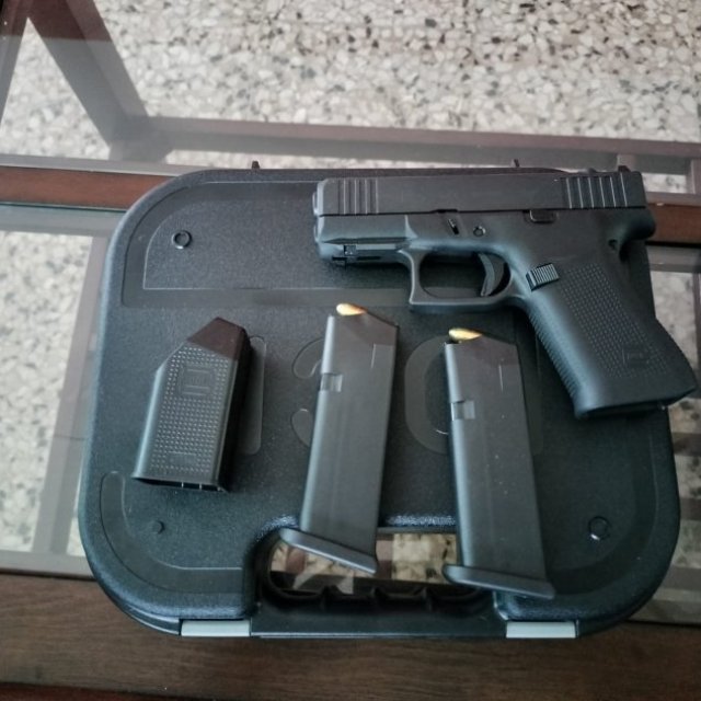 Glock 43X 9mm y Sig Sauer P320 45ACP.
