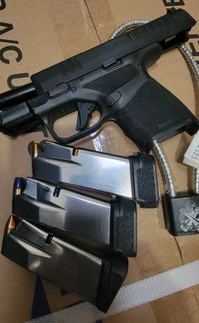 Springfield hellcat 9mm, Armas de fuego en PR