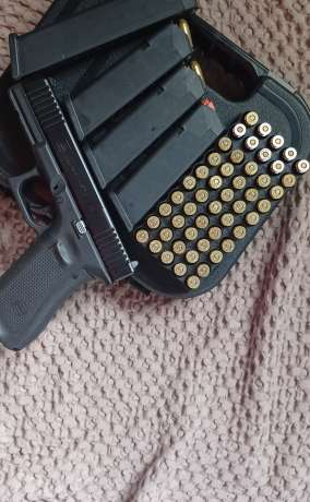 Glock 22 gen5 .40 , 3 magazine de 15 uno de 22 ronda  se va como esta en la foto, Venta de Armas de fuego en PR