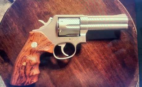 VENDIDO!! GRACIAS: PEWPEWPR!!! Smith and Wesson Grip Original en  Madera Frame K / L , Venta de Armas de fuego en PR