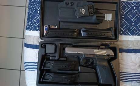 Ruger SR9 con 4 magazines y holster, Armas de fuego en PR