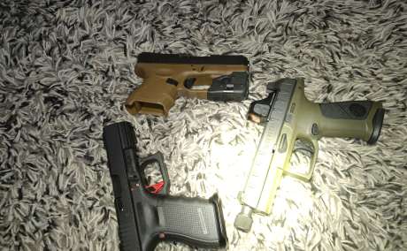 Se venden tres pistolas como estan en la foto, Venta de Armas de fuego en PR