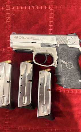 Pistola S&amp;w cal. 40, Armas de fuego en PR