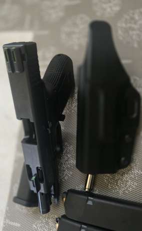 GLOCK 23 C / 3 magazines , Venta de Armas de fuego en PR