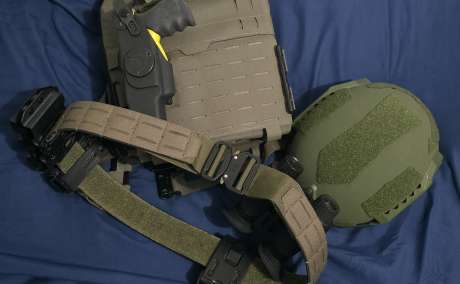 Se vende chaleco y casco y taser , Venta de Armas de fuego en PR