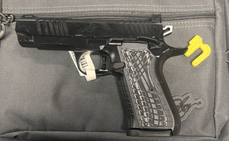 Kimber Kds9c 9mm Nuevecita con un par de cachas nuevas  adicionales y dos magazines (4)  “”””NO CAMBIOS”””” , Venta de Armas de fuego en PR