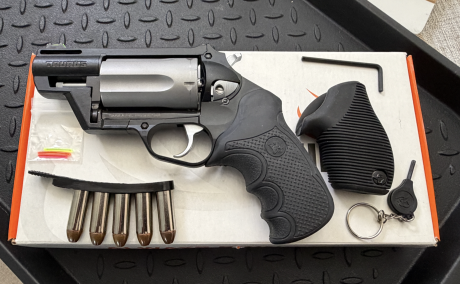 Taurus Judge Public Defender Poly Black/Stainless 45 Long Colt + 410 Shotshell , Venta de Armas de fuego en PR