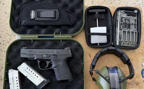 Smith and Wesson Shield 2.0, Holster, Cleaning Kit, Range Earmuffs (Solo Venta), Armas de fuego en PR