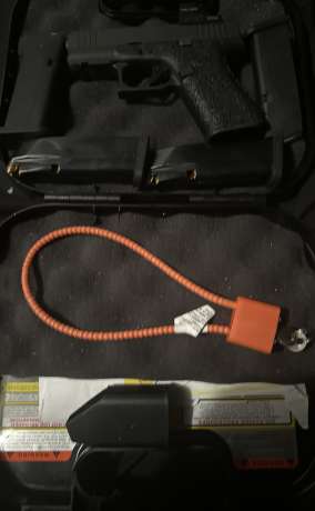 Glock 43X Mos con mira red dot Holosun 2 peines 10 y 2 de 15 en su caja Glock con 40 balas, Venta de Armas de fuego en PR