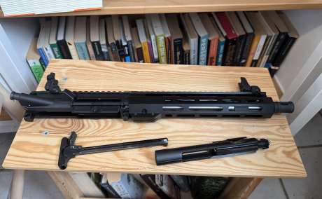 Upper completo AR-15 10.5” ( Bcg y charging handle incluido) sin disparar, Venta de Armas de fuego en PR