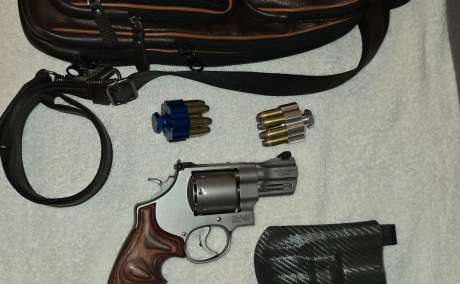 Smith and wesson 327, Armas de fuego en PR