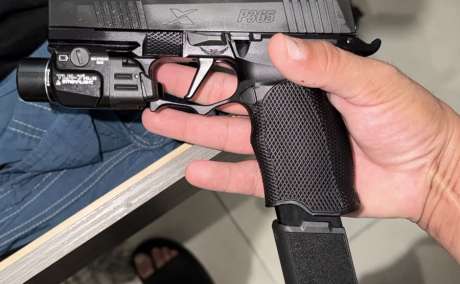 9mm Sig sauer xmacro porteada, icarus precision xl grip de aluminio, open red dot romeo x compact y flashlight de streamlight tlr-7 hlx (1000 lumens), Venta de Armas de fuego en PR
