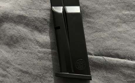 Mag de smith and wesson shield plus de 10rds original , Venta de Armas de fuego en PR
