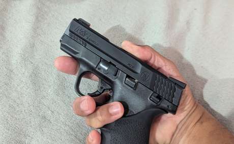 Smith shield 2.0 9mm cambio por pistola compacta SIG Sauer p320 glock ect que no sea Taurus ni Ruger, Armas de fuego en PR