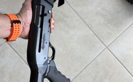 Escopeta Remington Tac 13 modificada con stock calibre 12, Venta de Armas de fuego en PR