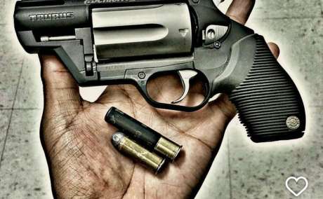 Taurus Judge Public Defender Poly Black/Stainless 45 Long Colt + 410 Shotshell Revolver, Venta de Armas de fuego en PR