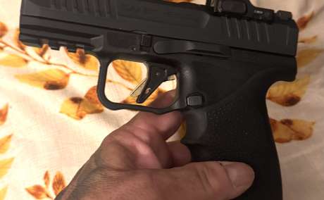 VENDO CANIK METE PRIME CON RED DOT O CAMBIO POR GLOCK 45 GEN 5 MOS, Venta de Armas de fuego en PR