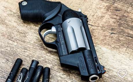 Taurus Judge Public Defender Poly Black/Stainless 45 Long Colt + 410 Shotshell Revolver, Venta de Armas de fuego en PR