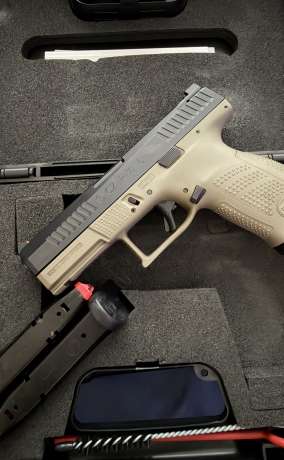 CZ P10-C night sights( non optic), Venta de Armas de fuego en PR