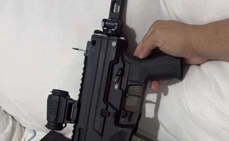 SPRINGFIELD ARMORY KUNA NUEVO NUEVO SIN NINGÚN DETALLE CON 5 MAGS RED DOT VORTEX SOLAR Y GRIP STRIKE INDUSTRY, Venta de Armas de fuego en PR