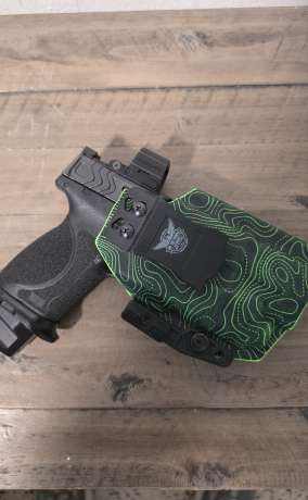 We The People IWB Kydex Holster for  M2.0 4/4.25” Compact Carry with tlr7-x Light  and Optic  also has holster claw., Venta de Armas de fuego en PR
