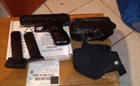 Es una hi-point 9mm prácticamente nueva porque solo se probó el día que la compre tiene 2 baquetas una una de tela y la otra es carbon y 2 magazines. , Venta de Armas de fuego en PR