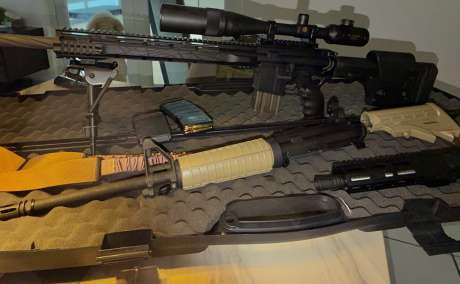 Ar15 con muchos extras 556/223 vendo o cambio por arma con Red Dot, Venta de Armas de fuego en PR