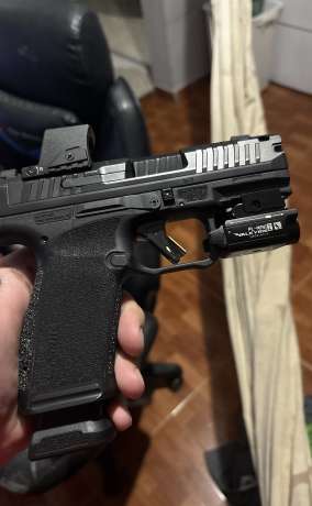 Canik MC9 PRIME (Olight mini PL 2 flashlight) NO RED DOT, Venta de Armas de fuego en PR