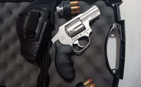 Revolver taurus modelo 850, Armas de fuego en PR