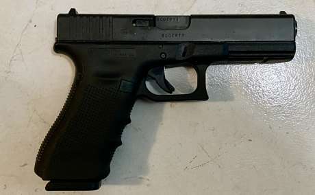 Glock 22 Cal. .40S&W  $400 / Único Dueño