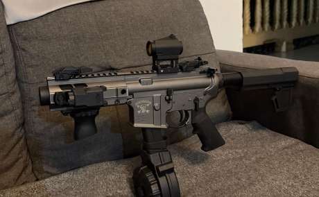 Ar-15pistol 9mm, No tengo tiempo para usarlo, tiene todo sus cantos no creo que consigas uno igual y tampoco el precio., Venta de Armas de fuego en PR