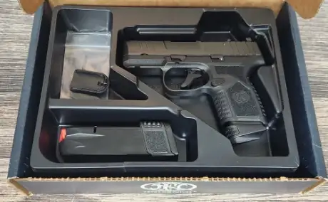 FN REFLEX CAMBIO O VENDO, busco GLOCK 19 GEN 6, Venta de Armas de fuego en PR